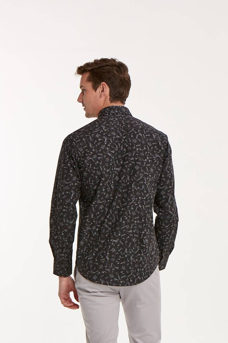 Черная приталенная мужская рубашка из хлопка с рисунком морского конька