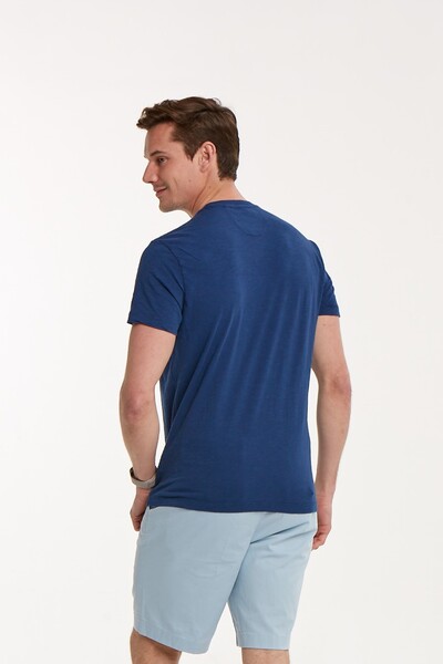 Синяя мужская футболка с круглым вырезом - Thumbnail