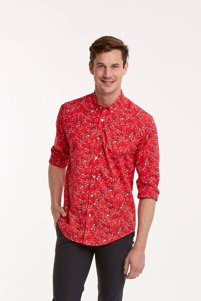 Красная приталенная мужская рубашка из хлопка с рисунком
