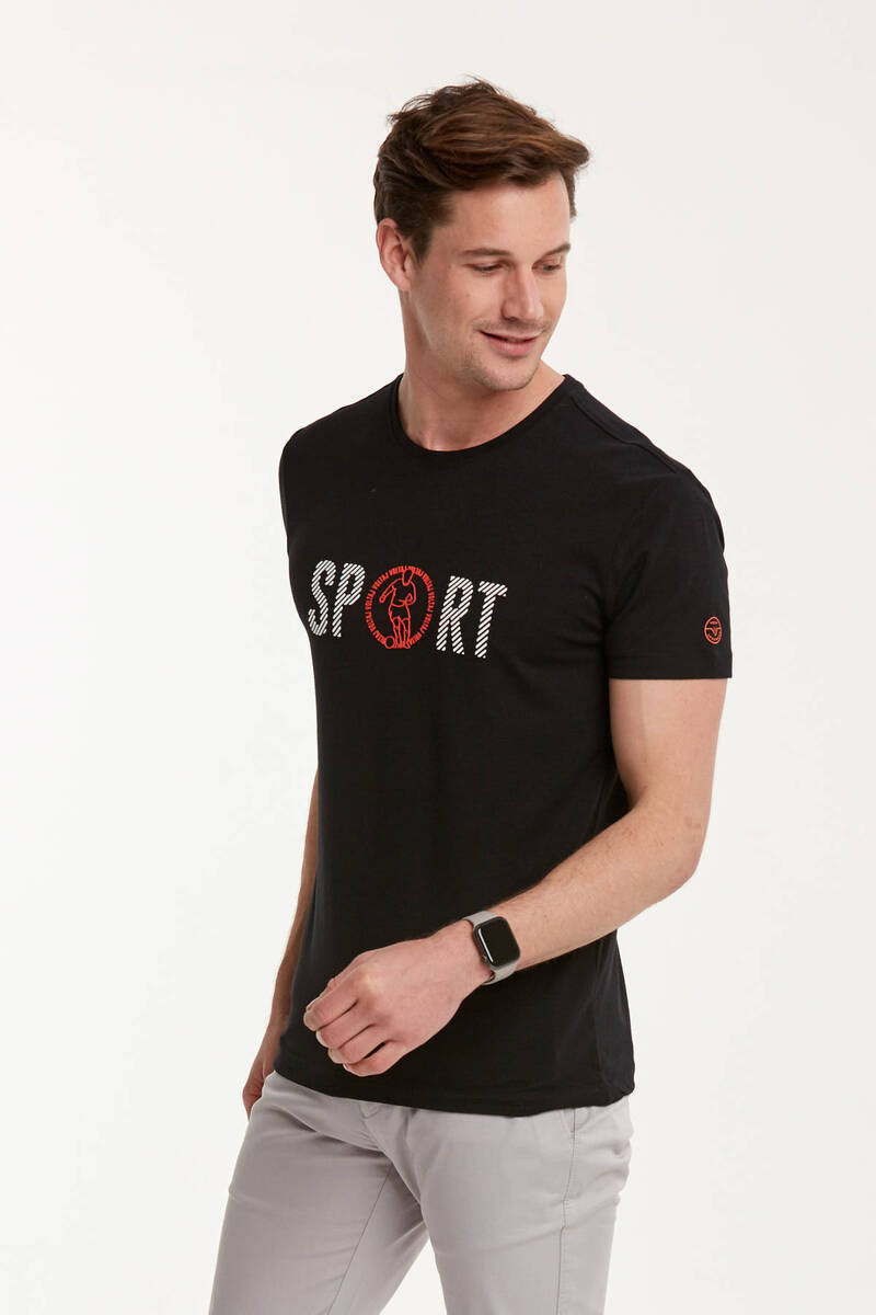 Мужская футболка с круглым вырезом и спортивным принтом