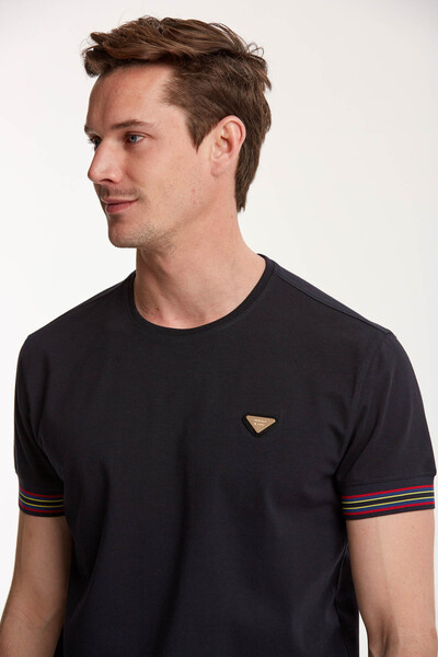 Мужская футболка с круглым вырезом и ребристыми рукавами Металлический герб - Thumbnail