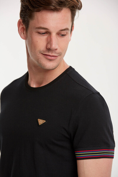 Мужская футболка с круглым вырезом и ребристыми рукавами Металлический герб - Thumbnail