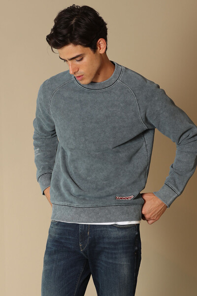 Amor Crew Neck Men's Sweatshirt - 15