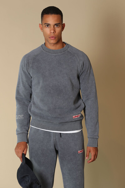 Amor Crew Neck Men's Sweatshirt - 24