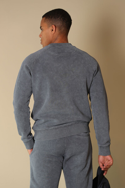 Amor Crew Neck Men's Sweatshirt - 29