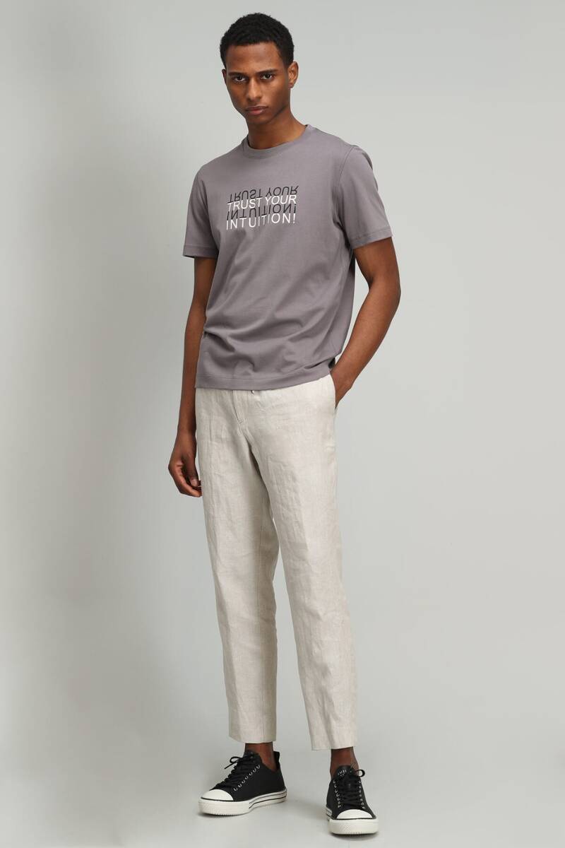 Arezzo Modern Graphic T-Shirt - 2