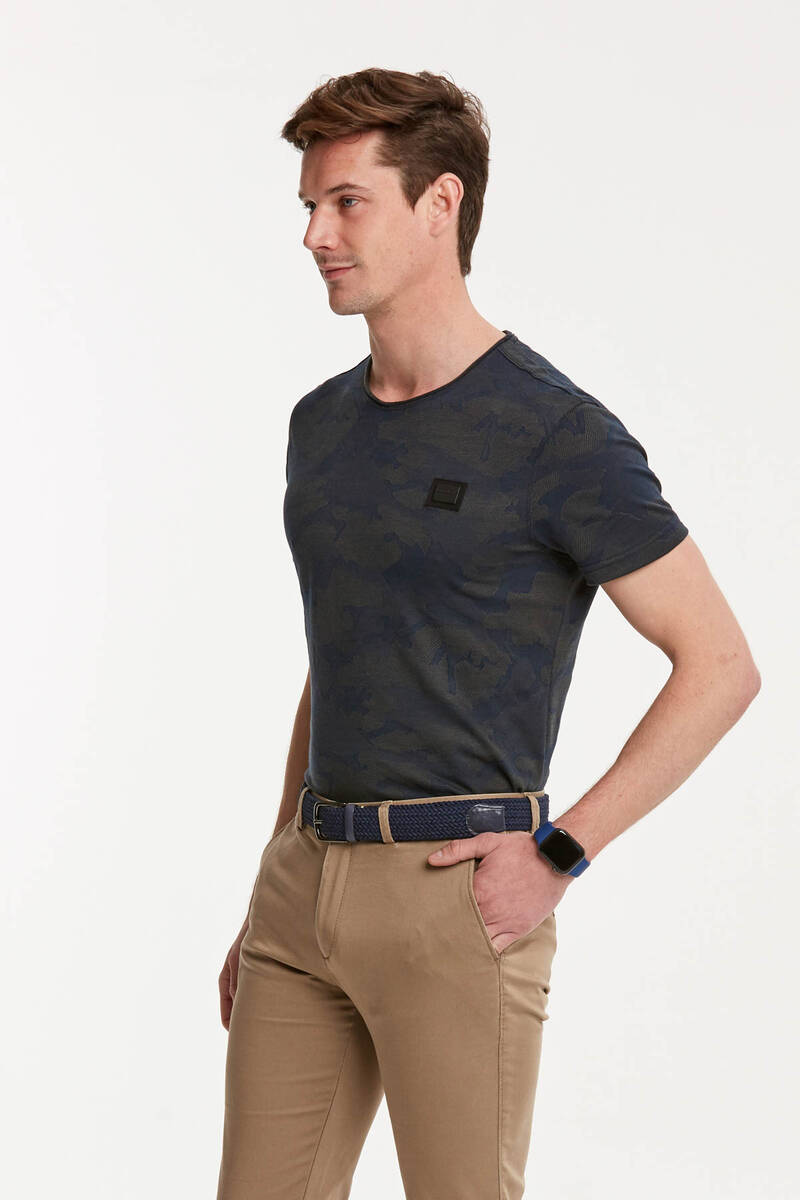 Camouflage Patterned Sausage Collar Men's T-Shirt