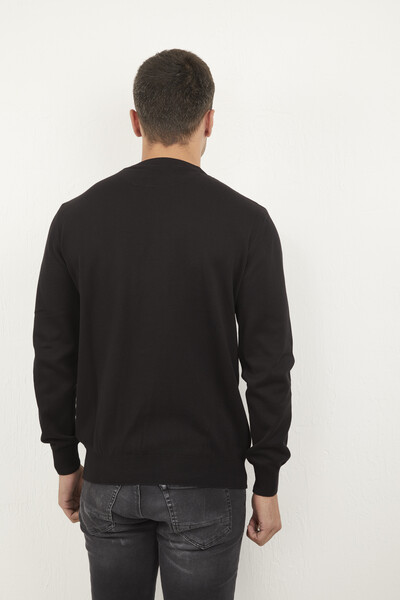 Черный вязаный свитер с круглым вырезом - Thumbnail