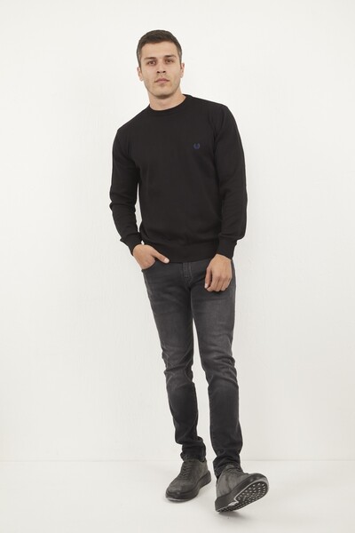 VOLTAJ - Черный вязаный свитер с круглым вырезом