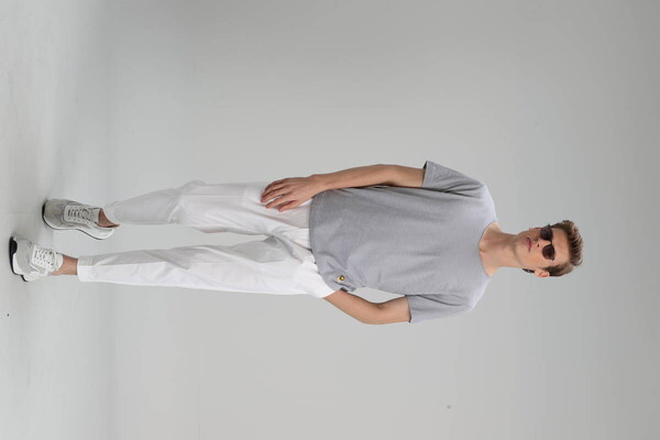 Junya Modern Grafik Bisiklet Yaka Erkek T-Shirt Açık Gri - 3