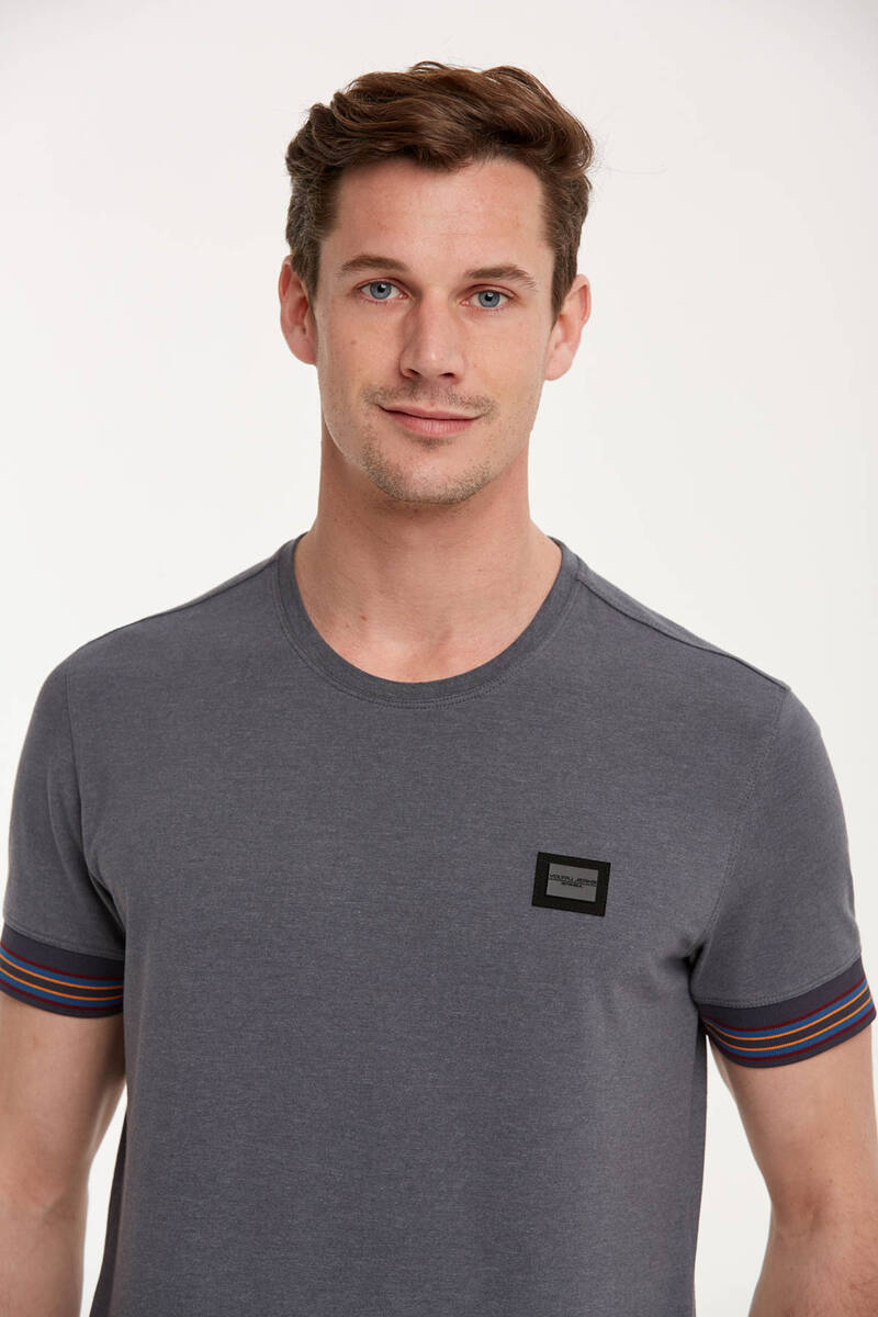 Metal Crest Sleeves Ribbed Round Neck Men's T-shirt