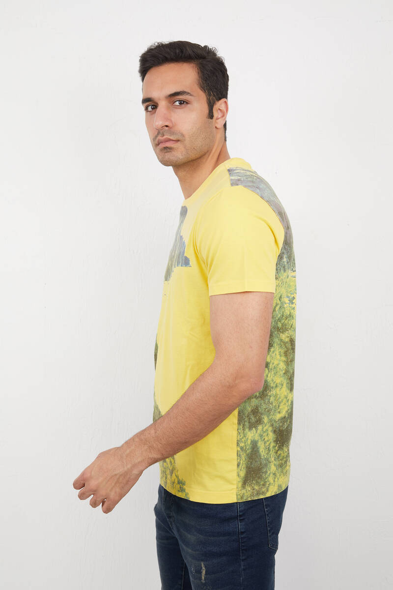 Mountain and Sea Printed Round Neck Men's T-Shirt