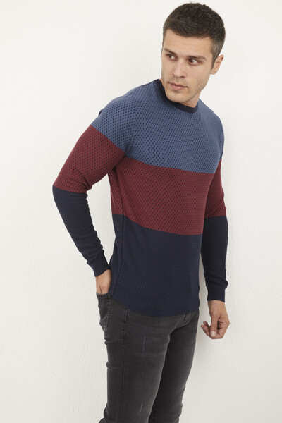 Мужской трикотажный свитер с трехцветным рисунком и круглым вырезом - Thumbnail