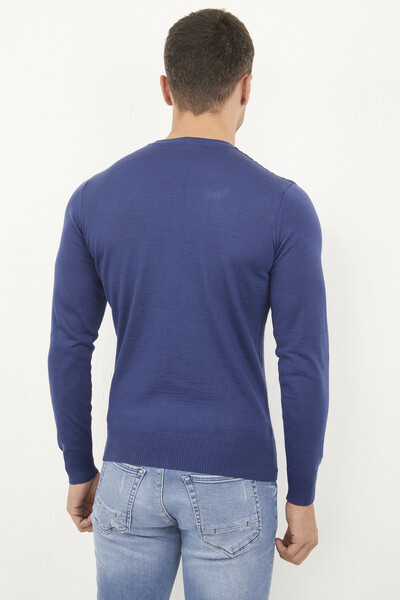 Синий вязаный свитер с крошечным узором и круглым вырезом - Thumbnail