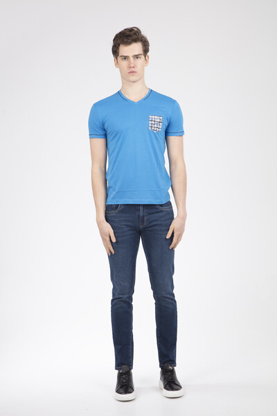 Синяя мужская футболка с карманом и V-образным вырезом - Thumbnail