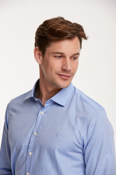 Синяя приталенная мужская рубашка из хлопка с квадратным узором и V-образной вышивкой - Thumbnail