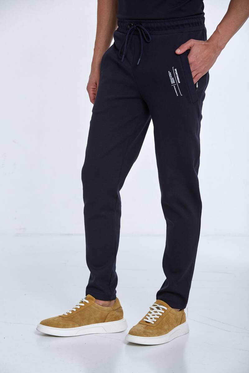 Спортивные штаны с карманом на молнии и принтом Sportswear