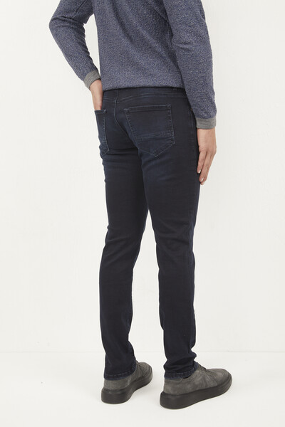 Темно-синие мужские джинсы приталенного кроя с эффектом износа лайкры - Thumbnail