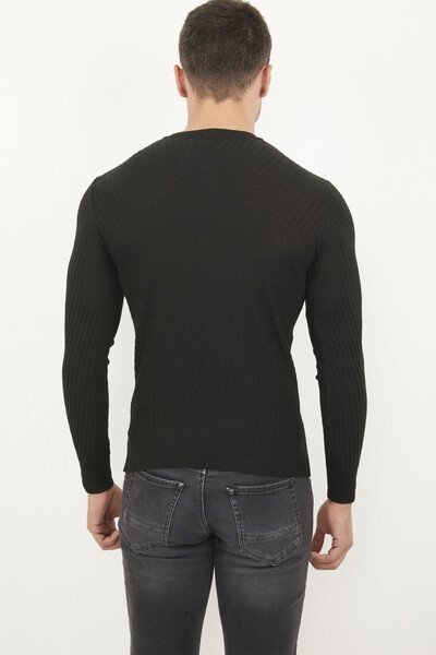 Трикотажный свитер с V-образным узором и круглым вырезом - Thumbnail