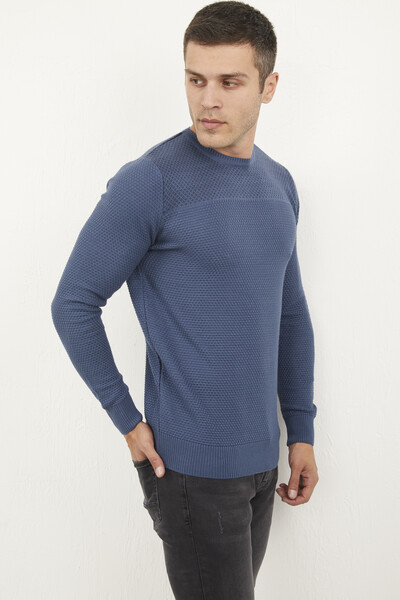 VOLTAJ - Трикотажный свитер цвета индиго с круглым вырезом (1)