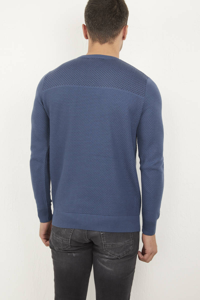 Трикотажный свитер цвета индиго с круглым вырезом
