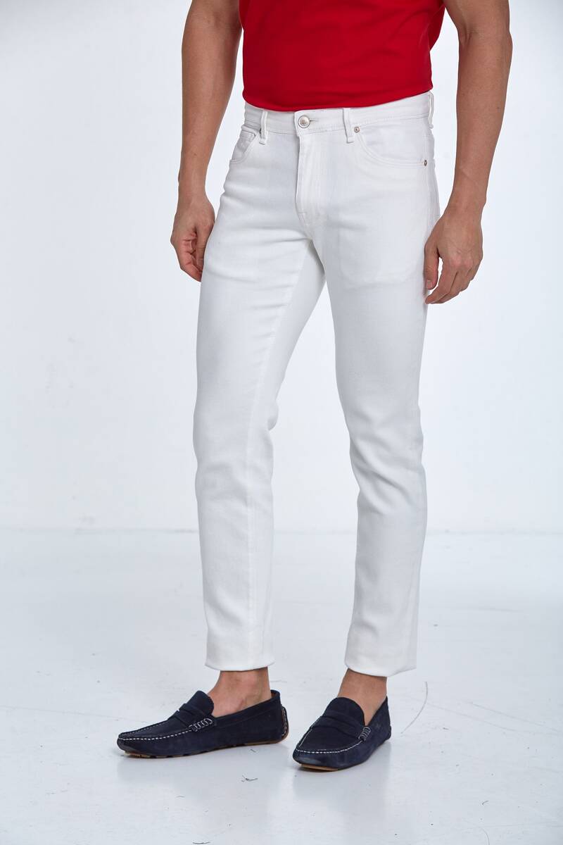 Узкие белые мужские джинсы