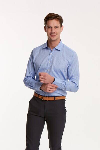 Синяя приталенная мужская рубашка из хлопка с квадратным узором и V-образной вышивкой