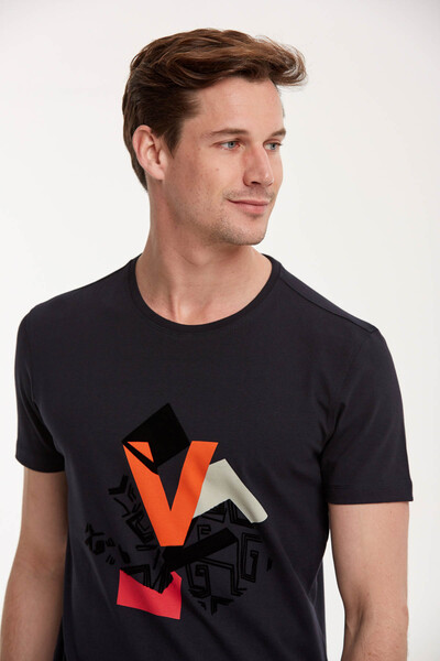 Мужская футболка с круглым вырезом и надписью V Письмо и Стая - Thumbnail